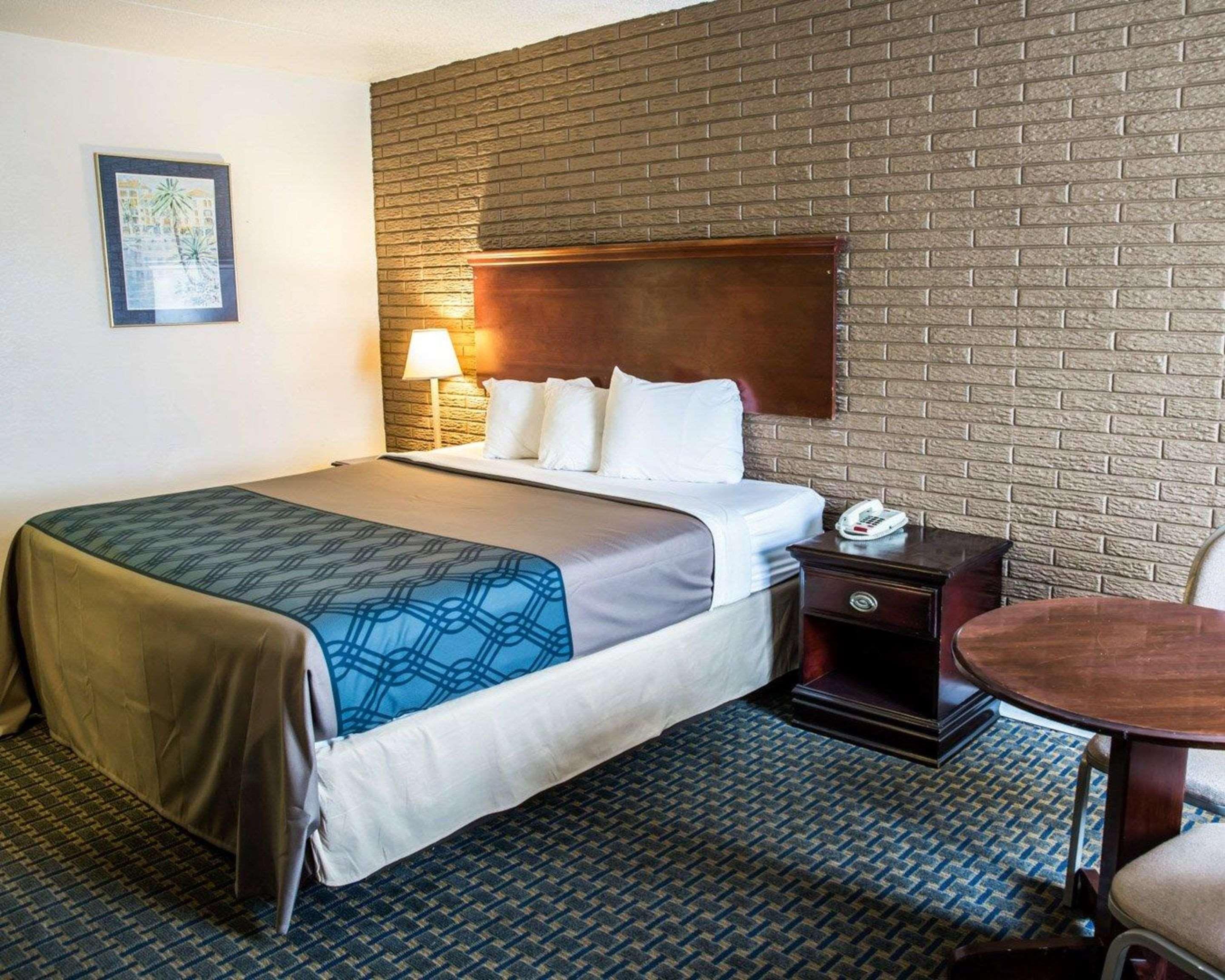Rodeway Inn & Suites Wilmington North Dış mekan fotoğraf