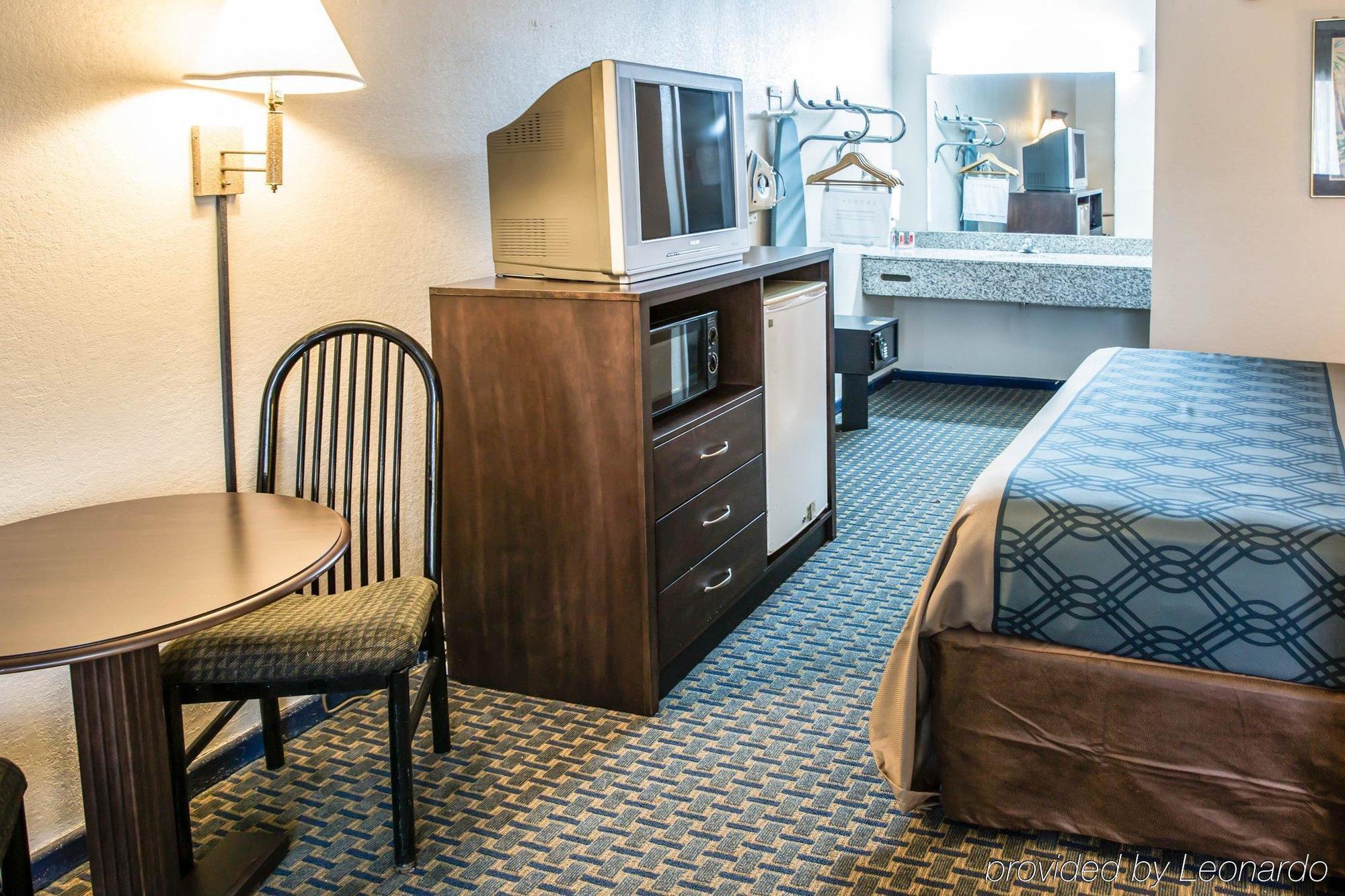 Rodeway Inn & Suites Wilmington North Dış mekan fotoğraf