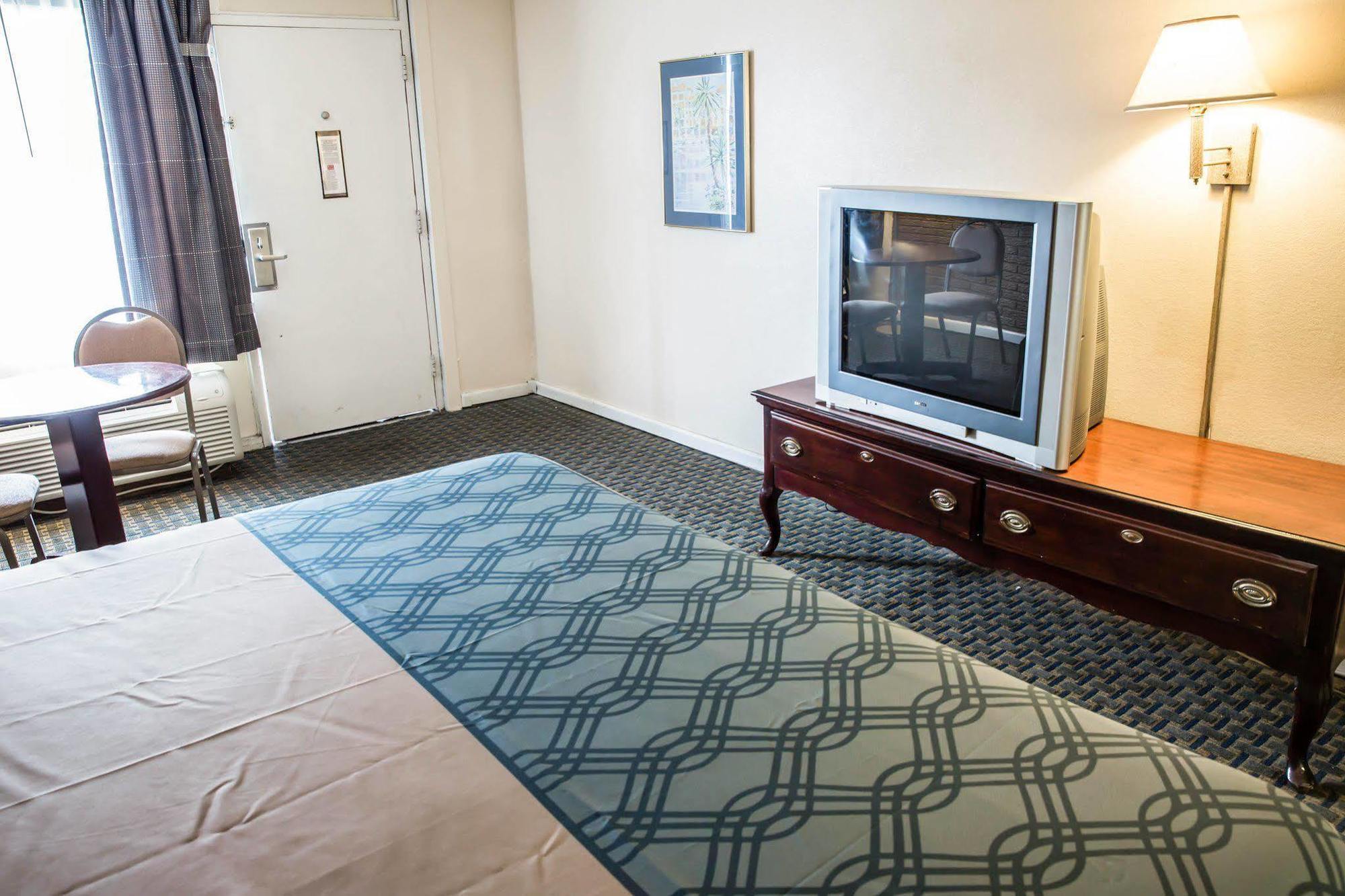 Rodeway Inn & Suites Wilmington North Dış mekan fotoğraf